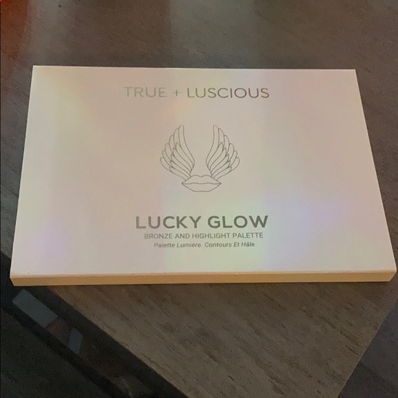 True + Luscious Lucky Glow Palette - Picture 5 of 6